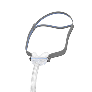 Maska nosowa CPAP z opaską na głowę i rurką do terapii bezdechu sennego.