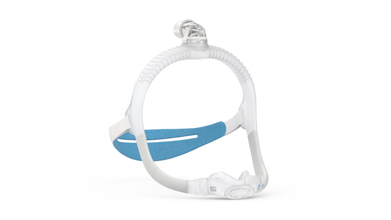 AirFit_N30i_Hero_QLHS Maska do terapii CPAP, model AirFit N30i, widok na całość na białym tle.