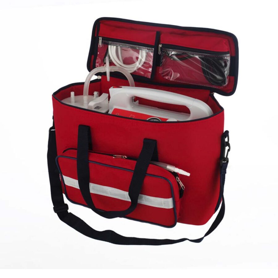 Czerwona torba medyczna z otwartą klapą, wewnątrz widoczny sprzęt ratunkowy i akcesoria.