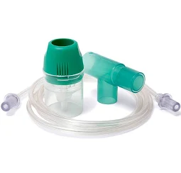 Intersurgical_Cirrus2_2 Nebulizator z ustnikiem i przewodem, używany do podawania leków w formie aerozolu.